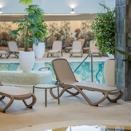 Hotel Atlantis Wellness & Conference Hajduszoboszlo Bagian luar foto