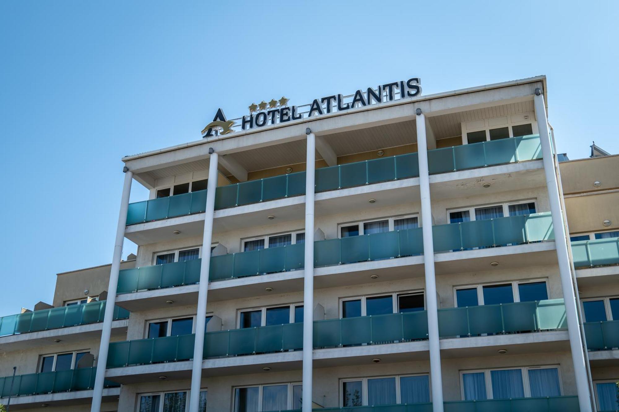 Hotel Atlantis Wellness & Conference Hajduszoboszlo Bagian luar foto