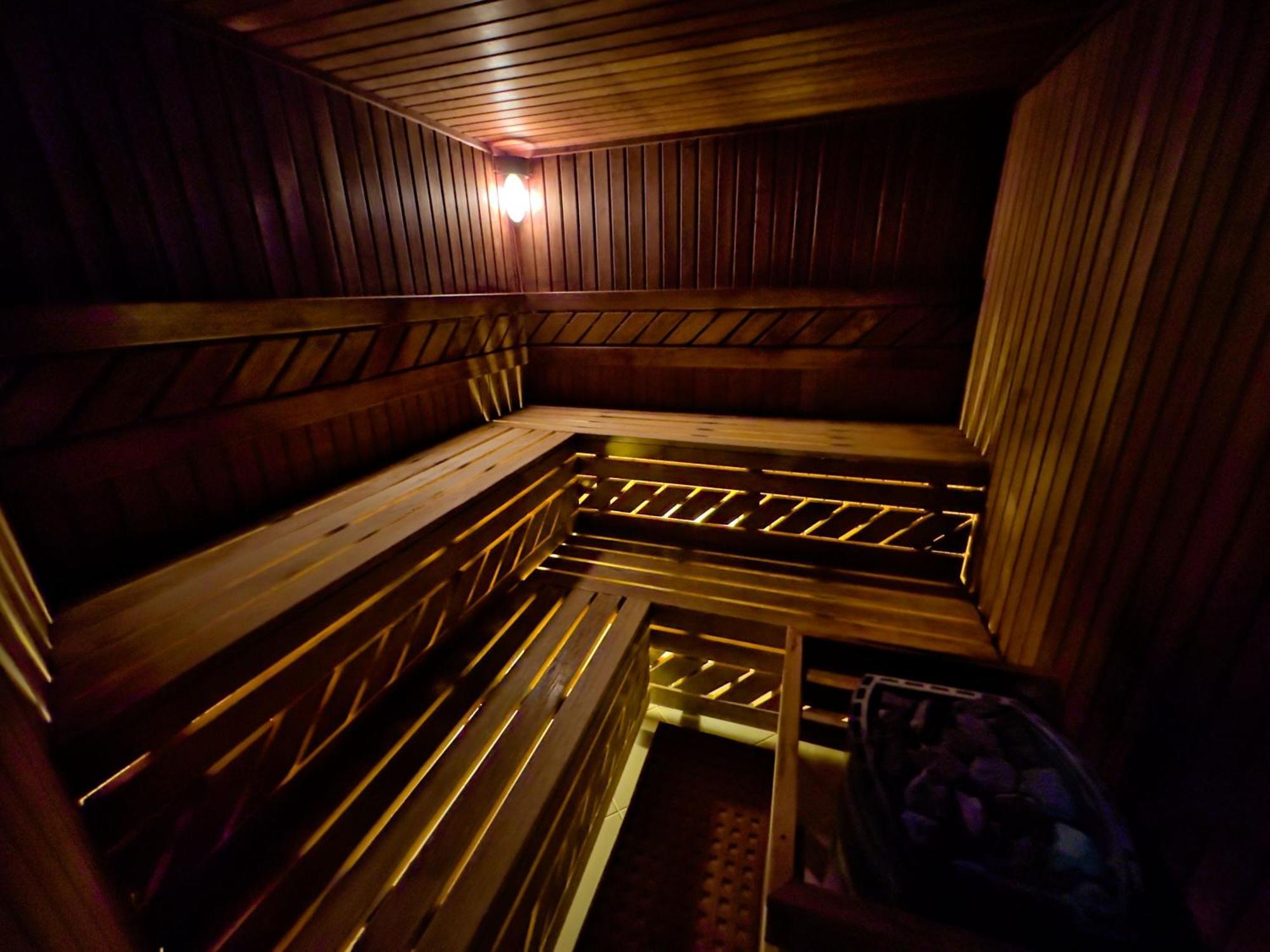 Hotel Atlantis Wellness & Conference Hajduszoboszlo Bagian luar foto