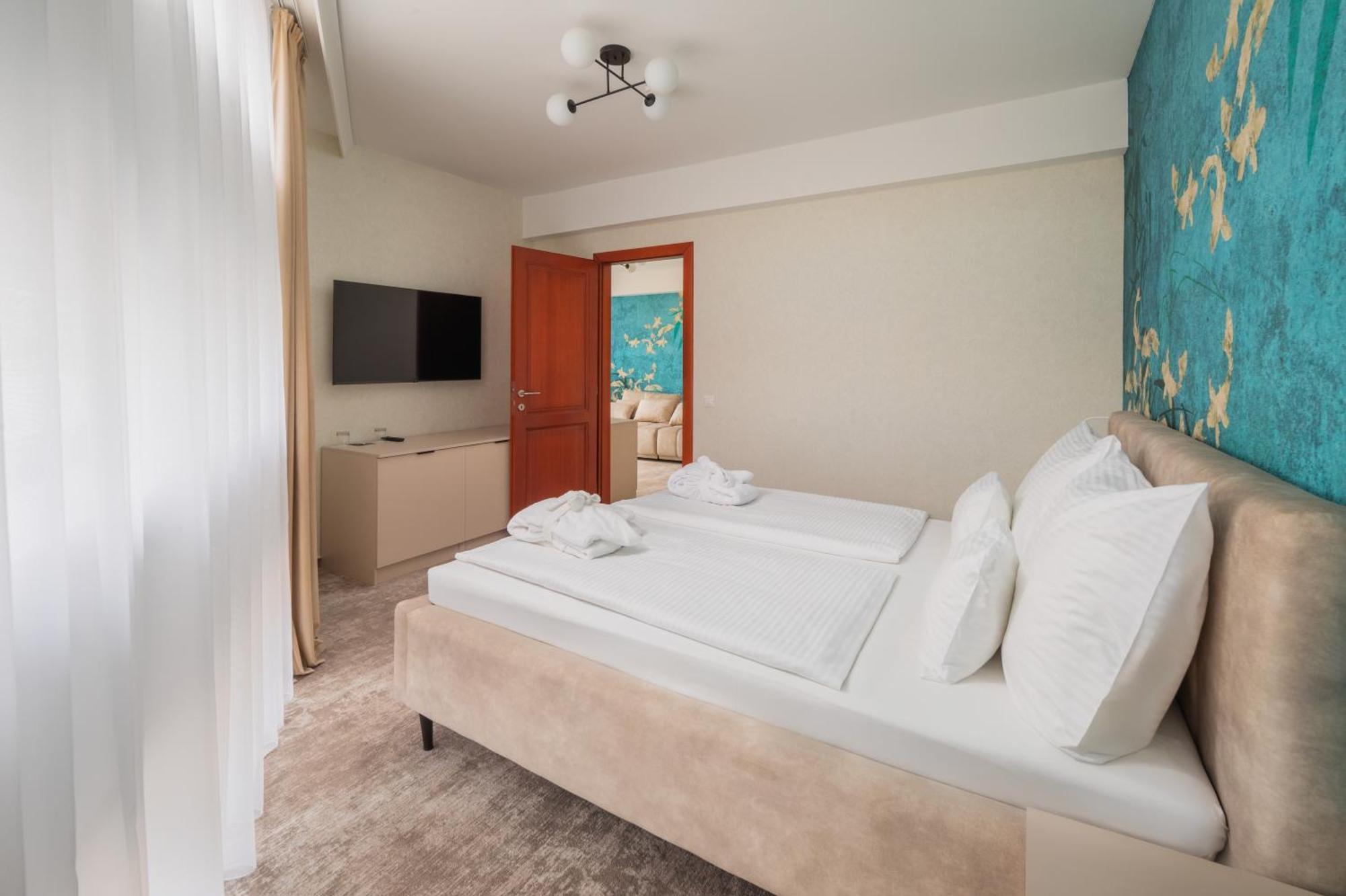 Hotel Atlantis Wellness & Conference Hajduszoboszlo Bagian luar foto