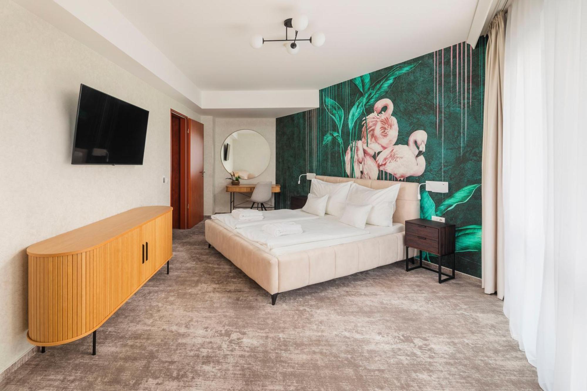 Hotel Atlantis Wellness & Conference Hajduszoboszlo Bagian luar foto