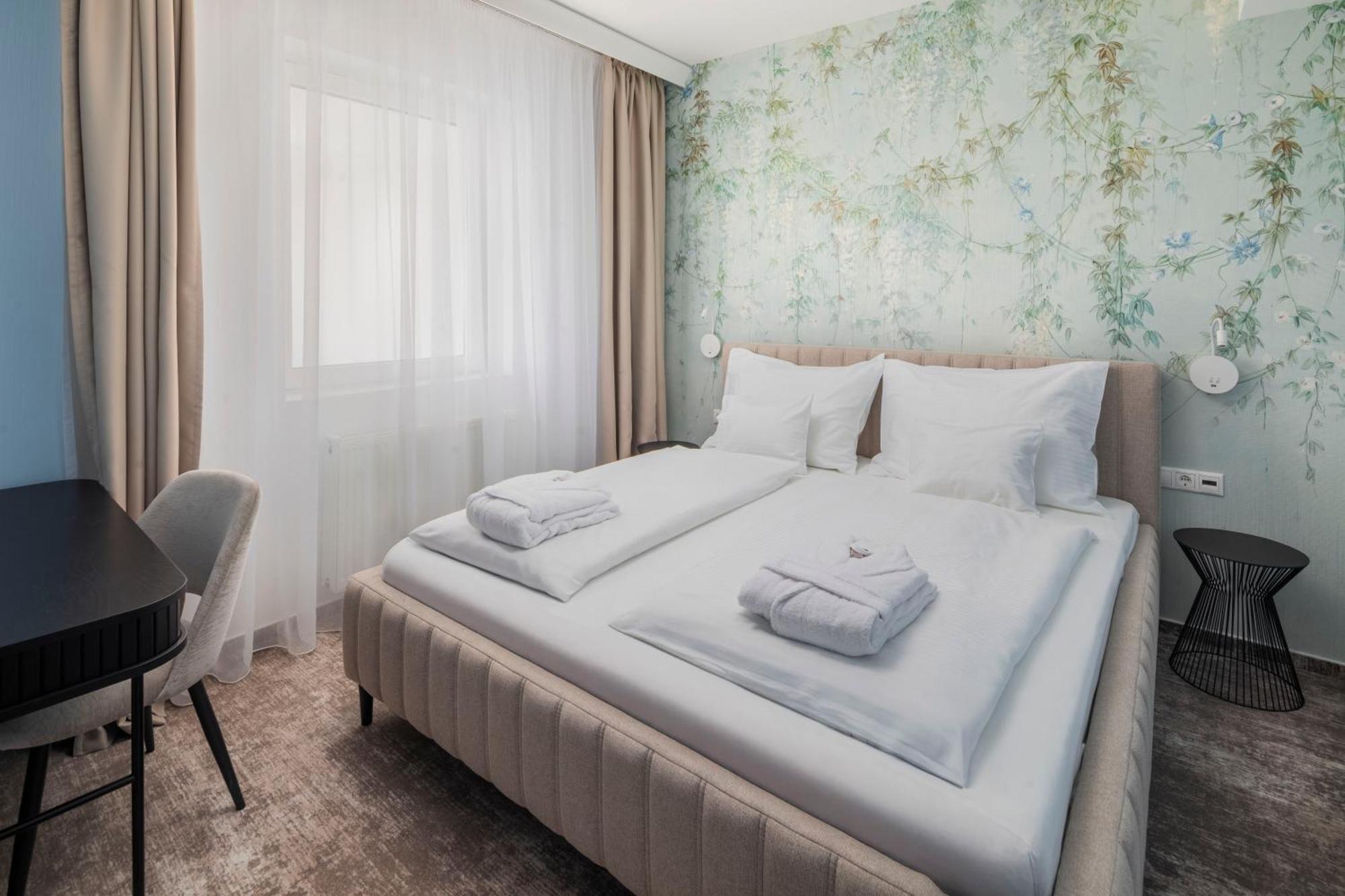 Hotel Atlantis Wellness & Conference Hajduszoboszlo Bagian luar foto