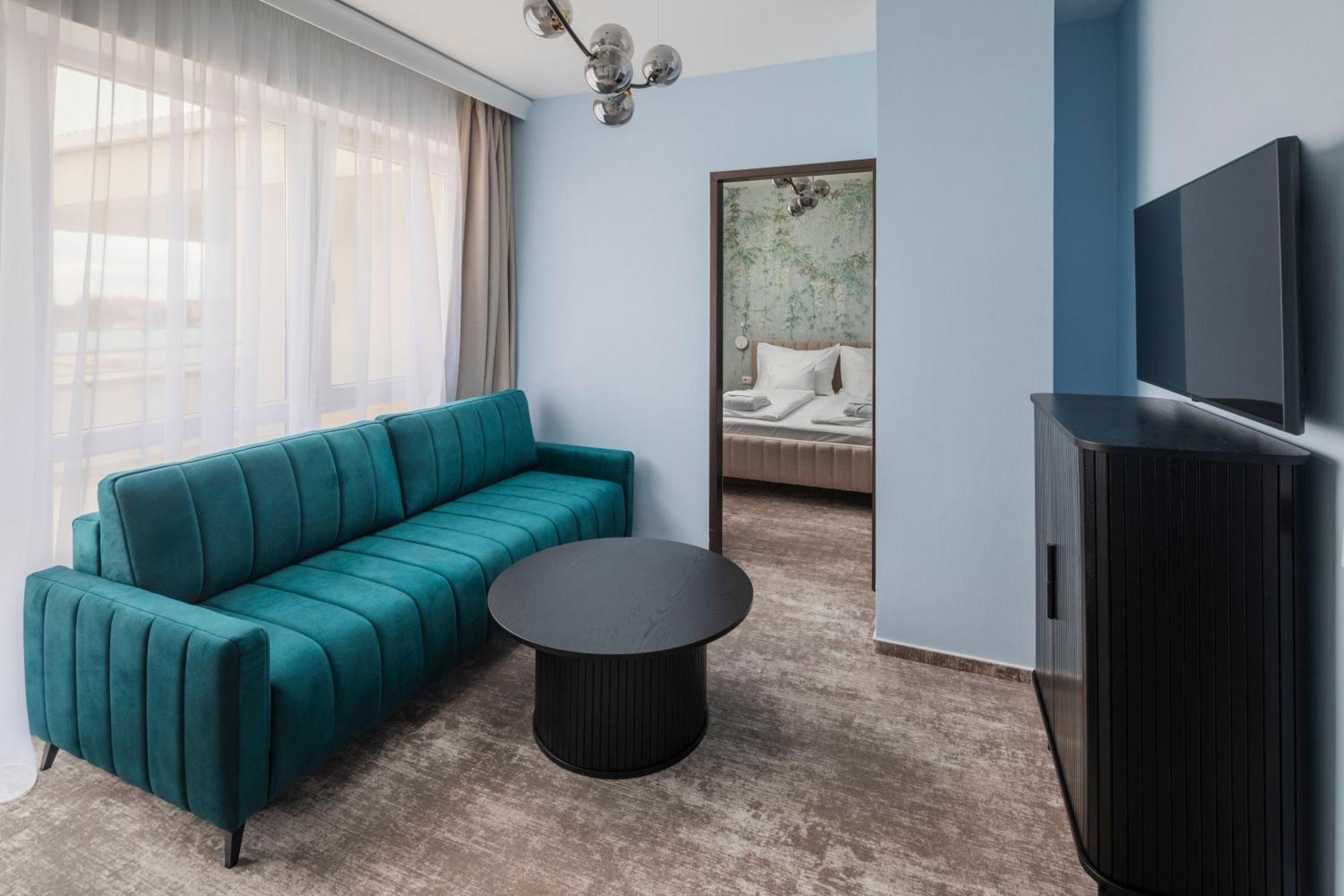 Hotel Atlantis Wellness & Conference Hajduszoboszlo Bagian luar foto