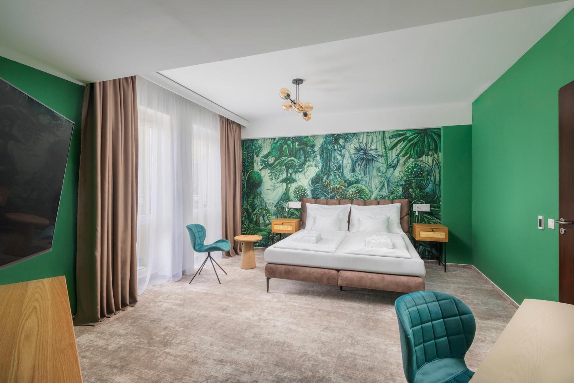 Hotel Atlantis Wellness & Conference Hajduszoboszlo Bagian luar foto