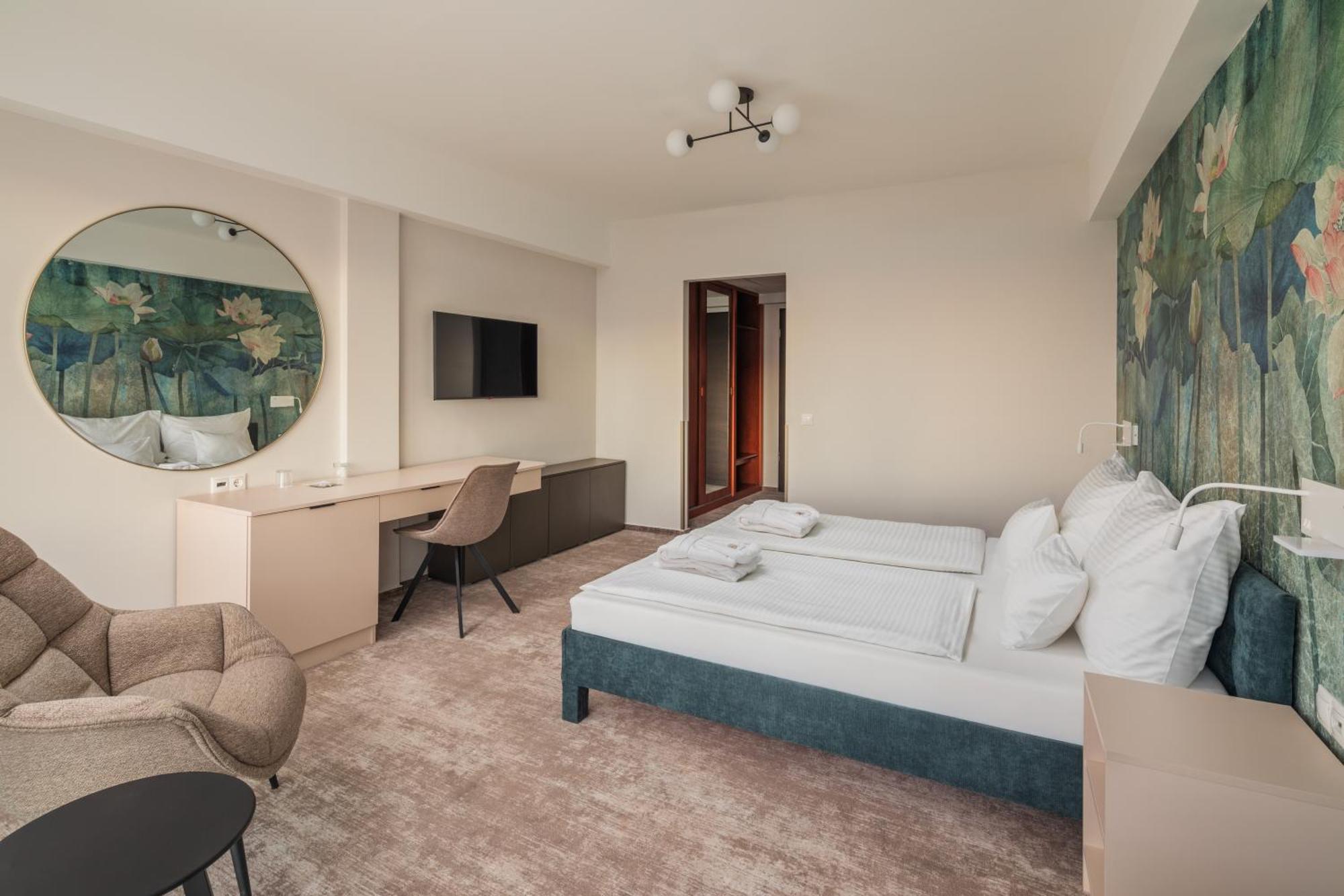 Hotel Atlantis Wellness & Conference Hajduszoboszlo Bagian luar foto