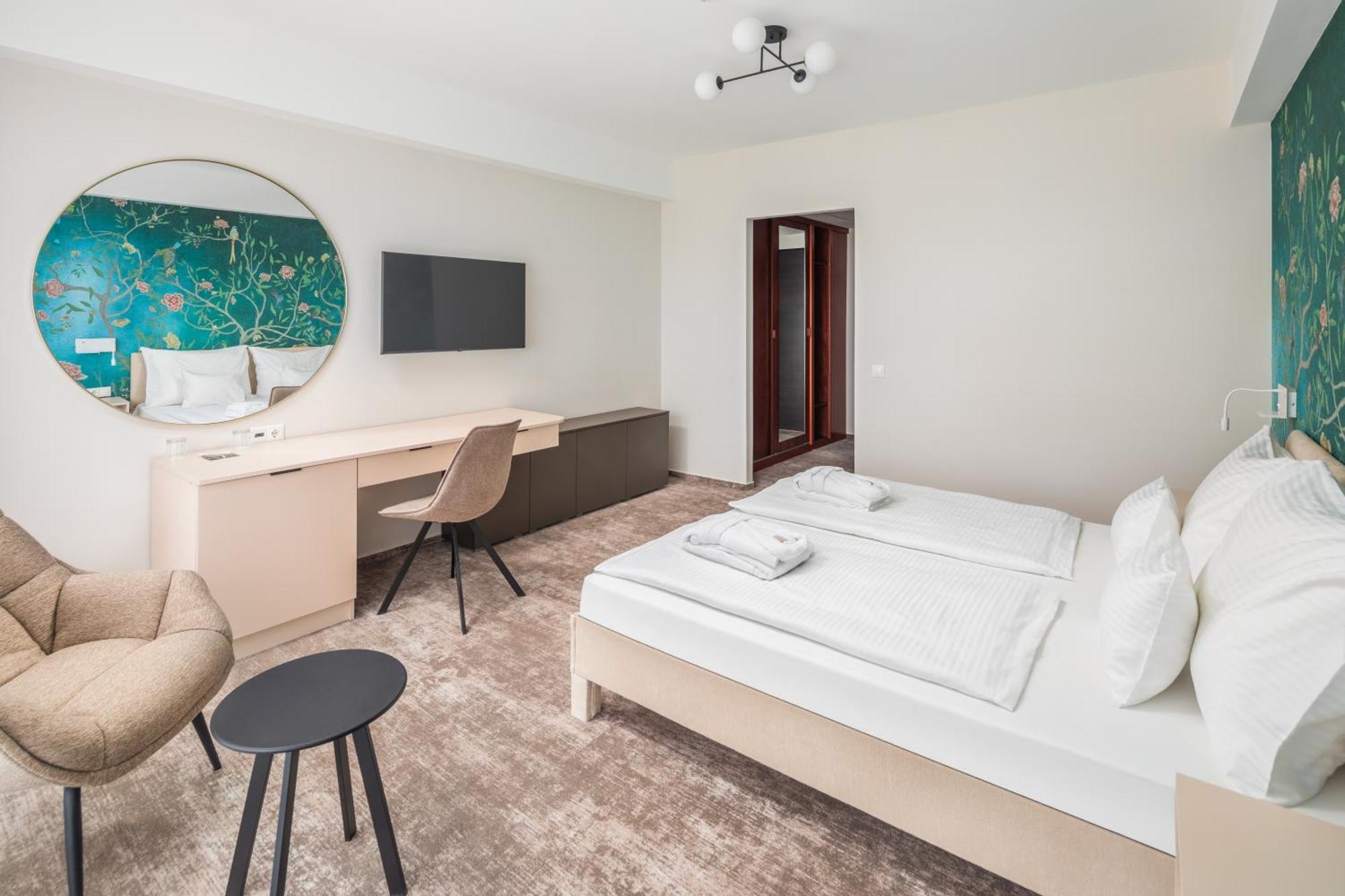 Hotel Atlantis Wellness & Conference Hajduszoboszlo Bagian luar foto