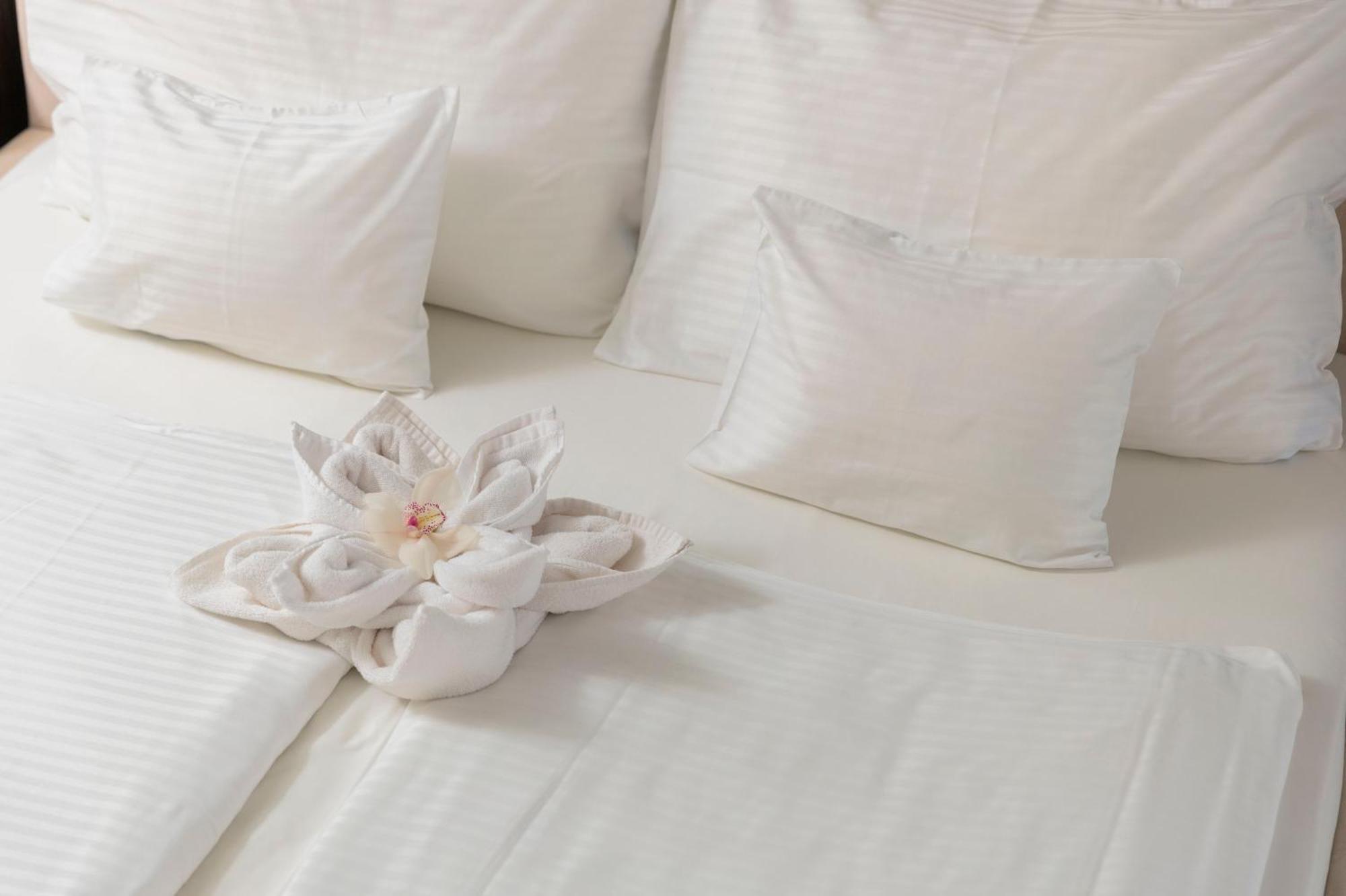 Hotel Atlantis Wellness & Conference Hajduszoboszlo Bagian luar foto