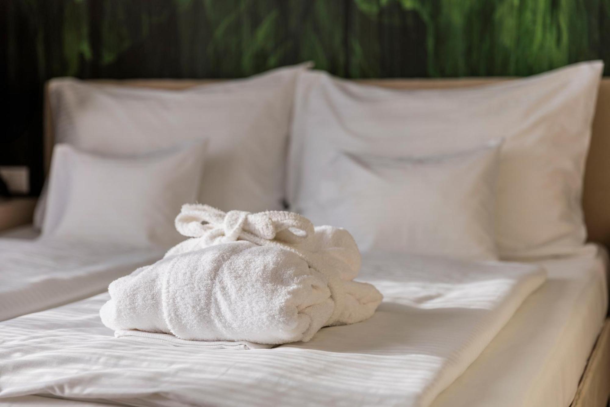 Hotel Atlantis Wellness & Conference Hajduszoboszlo Bagian luar foto