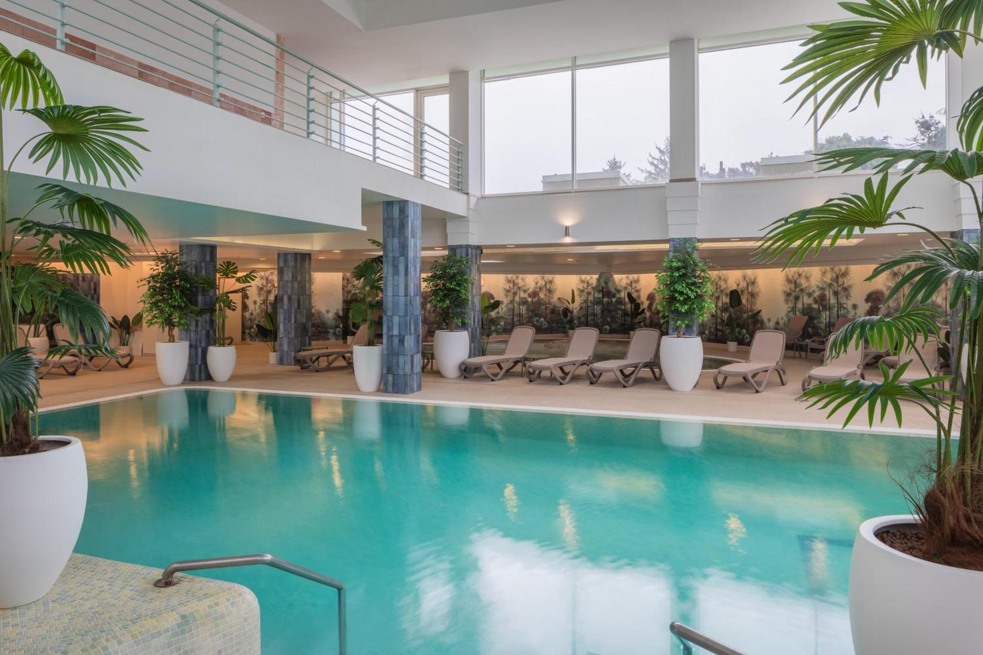Hotel Atlantis Wellness & Conference Hajduszoboszlo Bagian luar foto