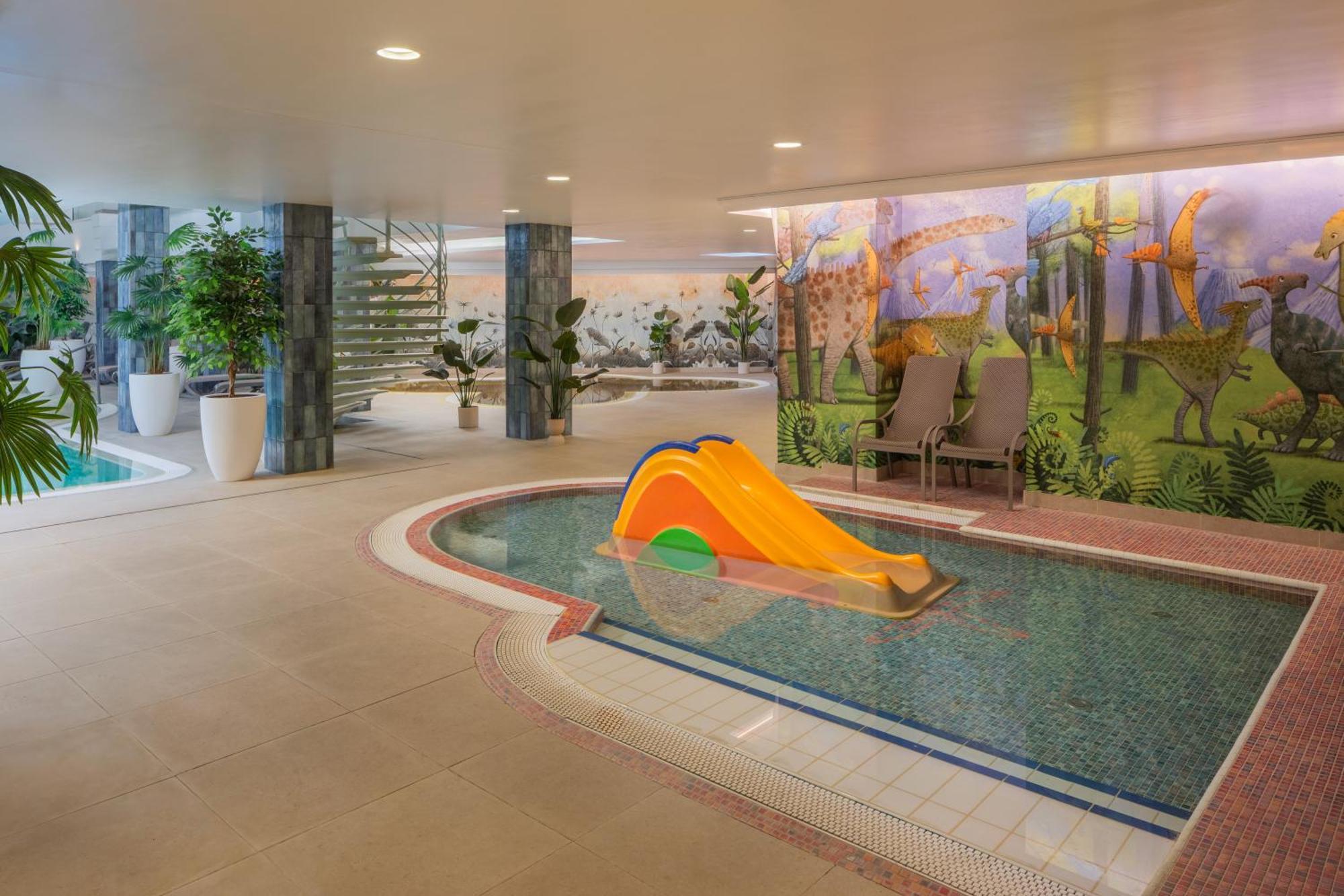 Hotel Atlantis Wellness & Conference Hajduszoboszlo Bagian luar foto