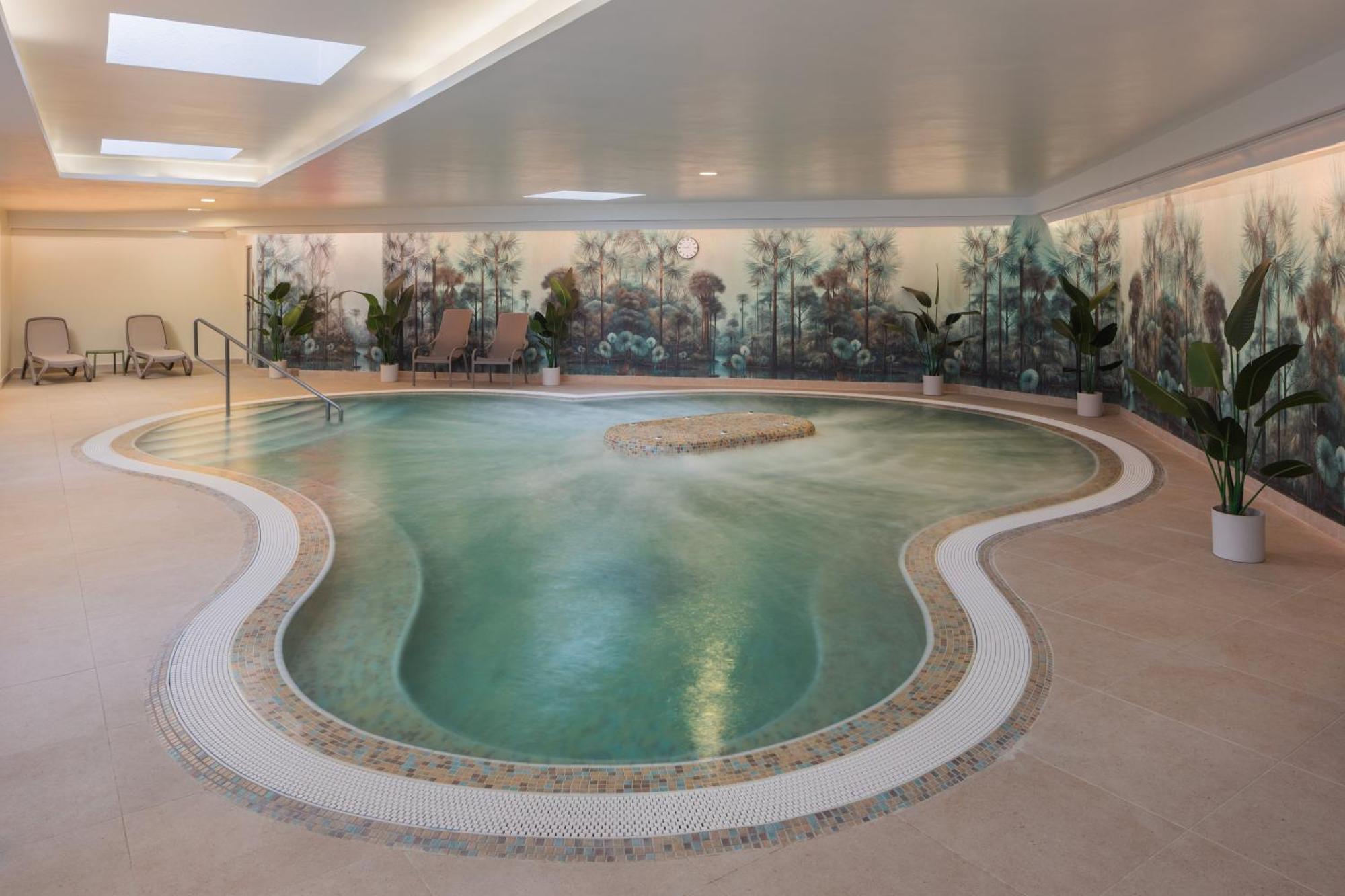 Hotel Atlantis Wellness & Conference Hajduszoboszlo Bagian luar foto