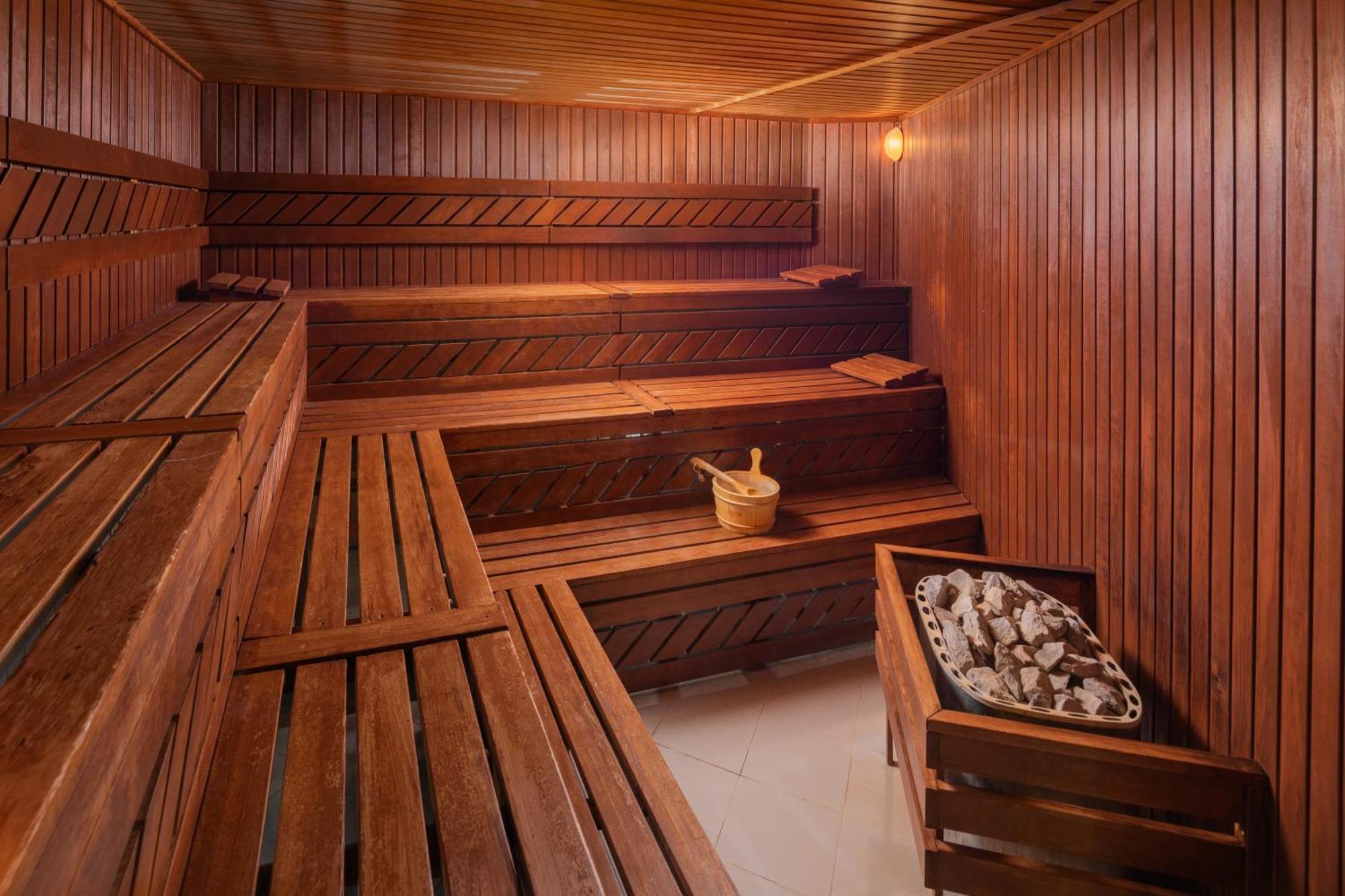 Hotel Atlantis Wellness & Conference Hajduszoboszlo Bagian luar foto