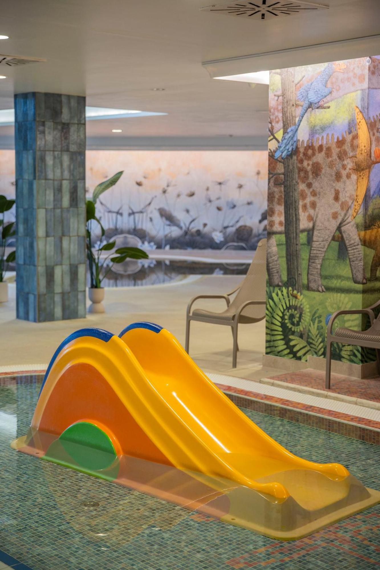 Hotel Atlantis Wellness & Conference Hajduszoboszlo Bagian luar foto